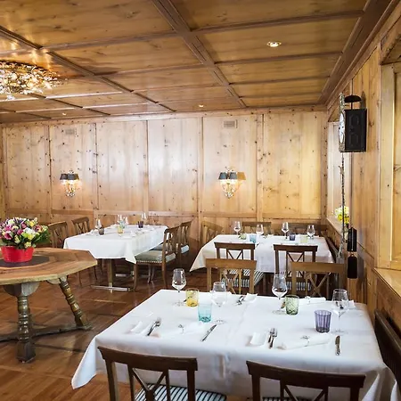 Weiss Kreuz Hotel 3*